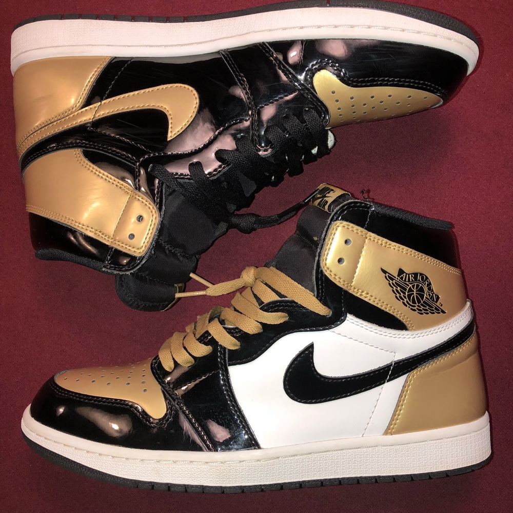 Air Jordan Retro 1 “Gold Toe”